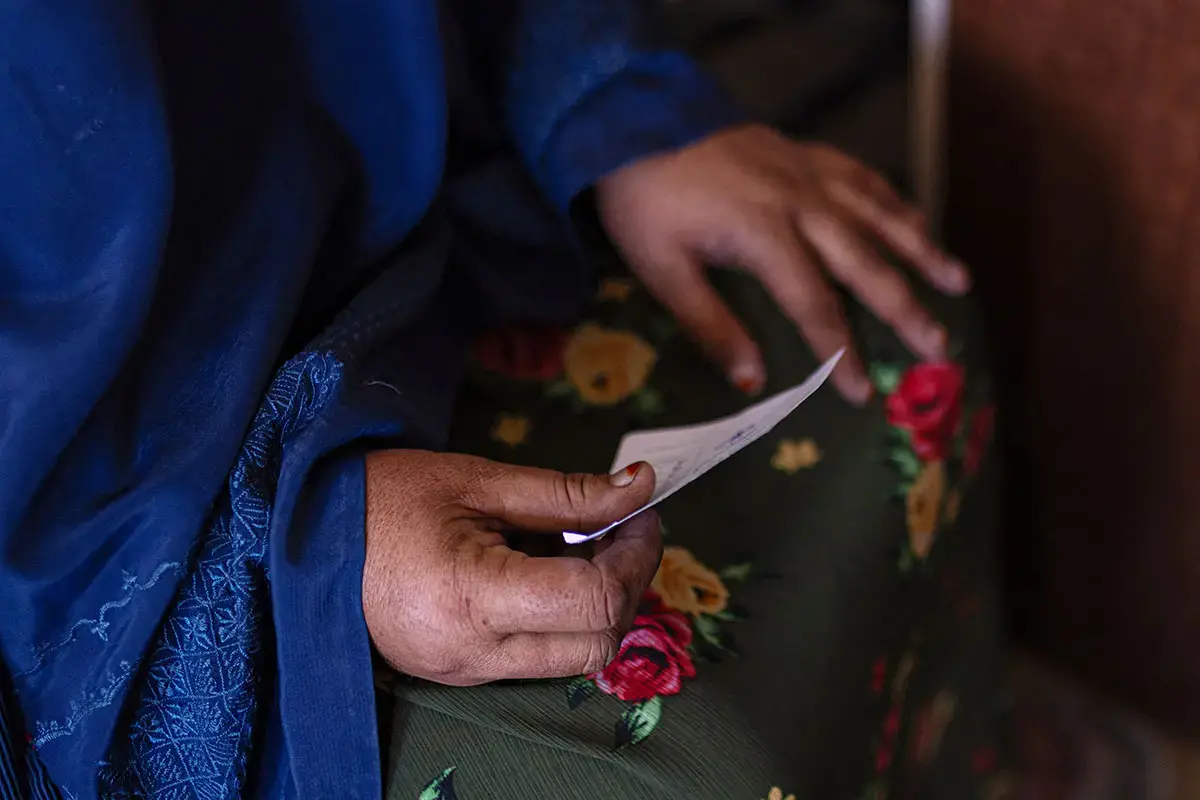 Muchas mujeres afganas repatriadas desde Irán y Pakistán carecen de identificación